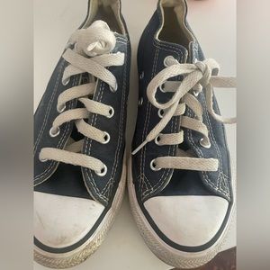 Navy blue converse